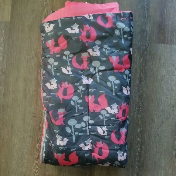 Olivet International Girl's Pink and Gray Fox Reversible Sleeping Bag - Picture 7 of 8